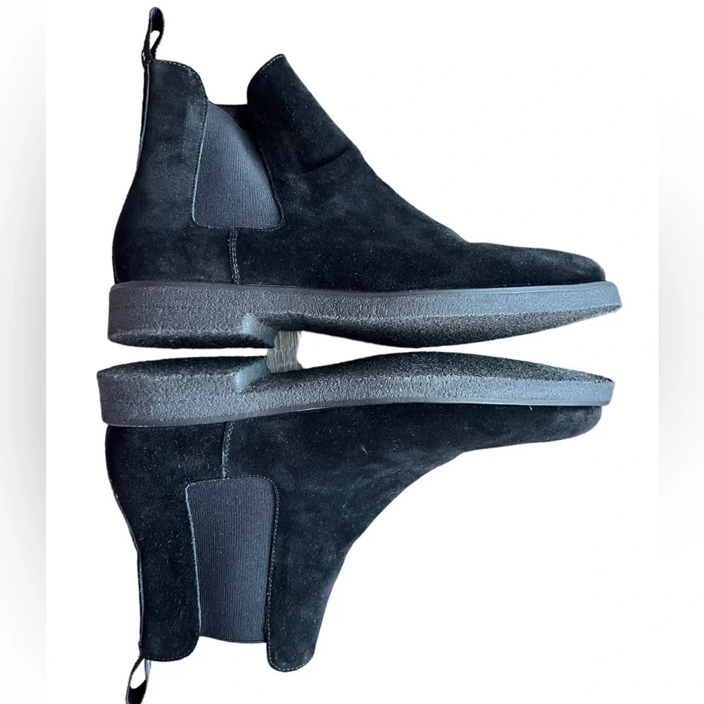 Republic Sonoma suede Chelsea boots in triple black size 8.
